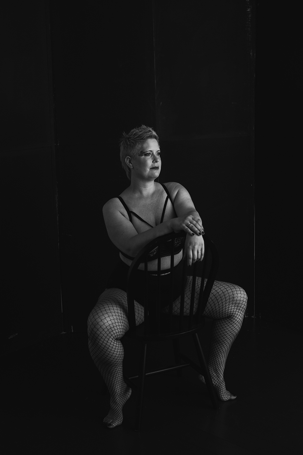body positivity durch emotionales schwarz weiss portrait